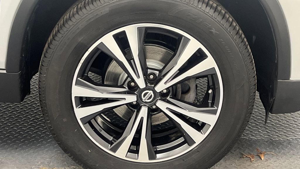 Certified 2019 Nissan Rogue SV w/ Premium Package image 17
