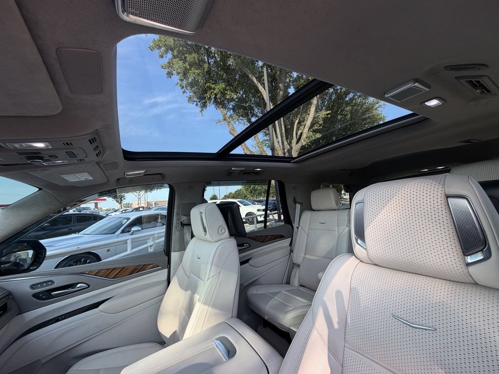 Used 2023 Cadillac Escalade Premium Luxury Platinum RWD image 18