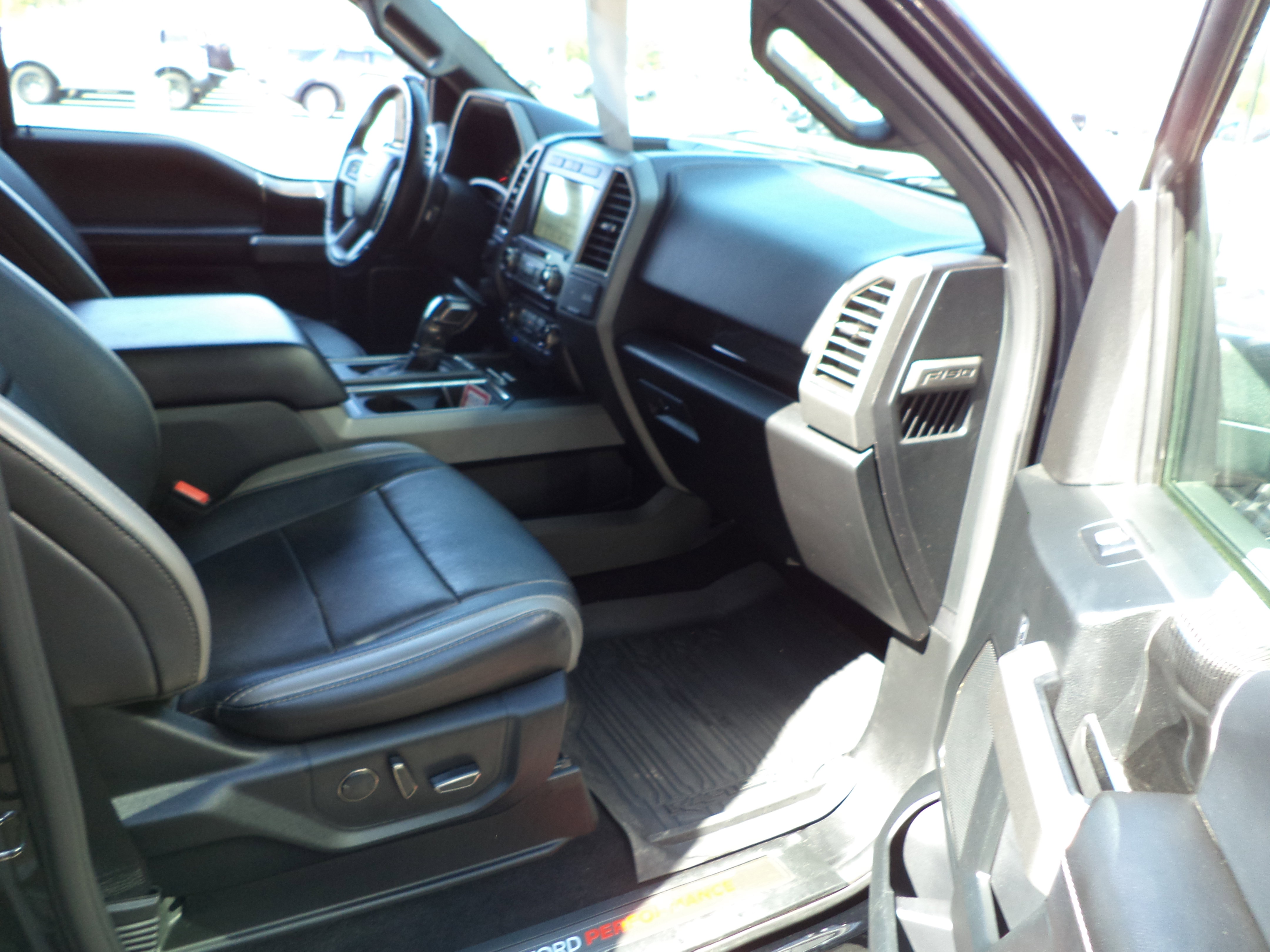 Used 2018 Ford F150 Raptor w/ Equipment Group 802A Luxury image 8