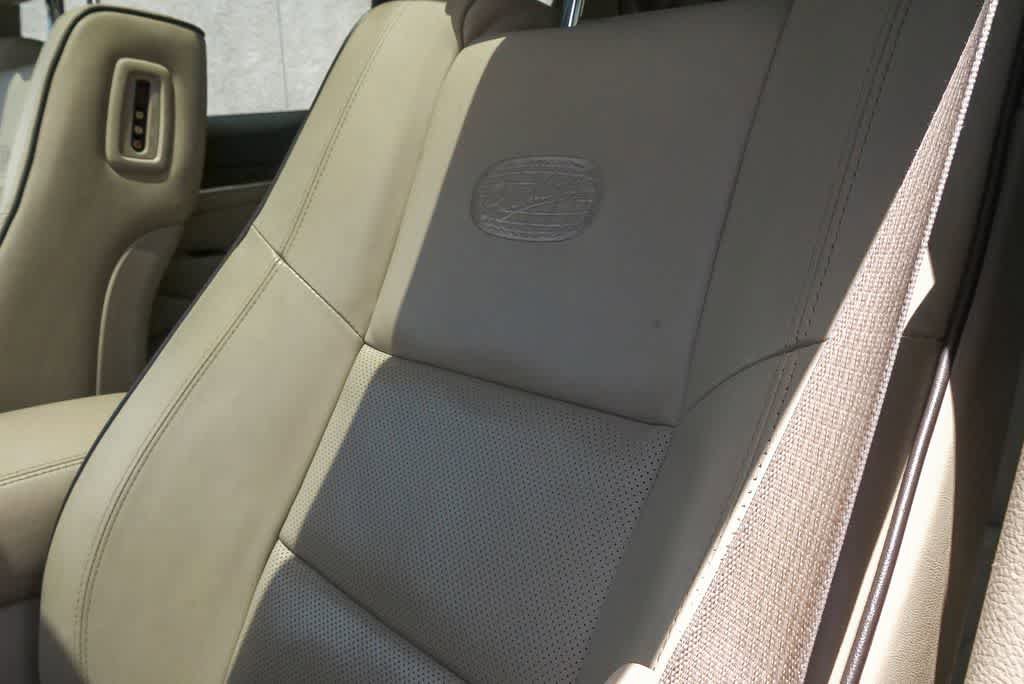 Used 2017 Jeep Grand Cherokee Overland w/ Jeep Active Safety Group AWD/4WD image 12