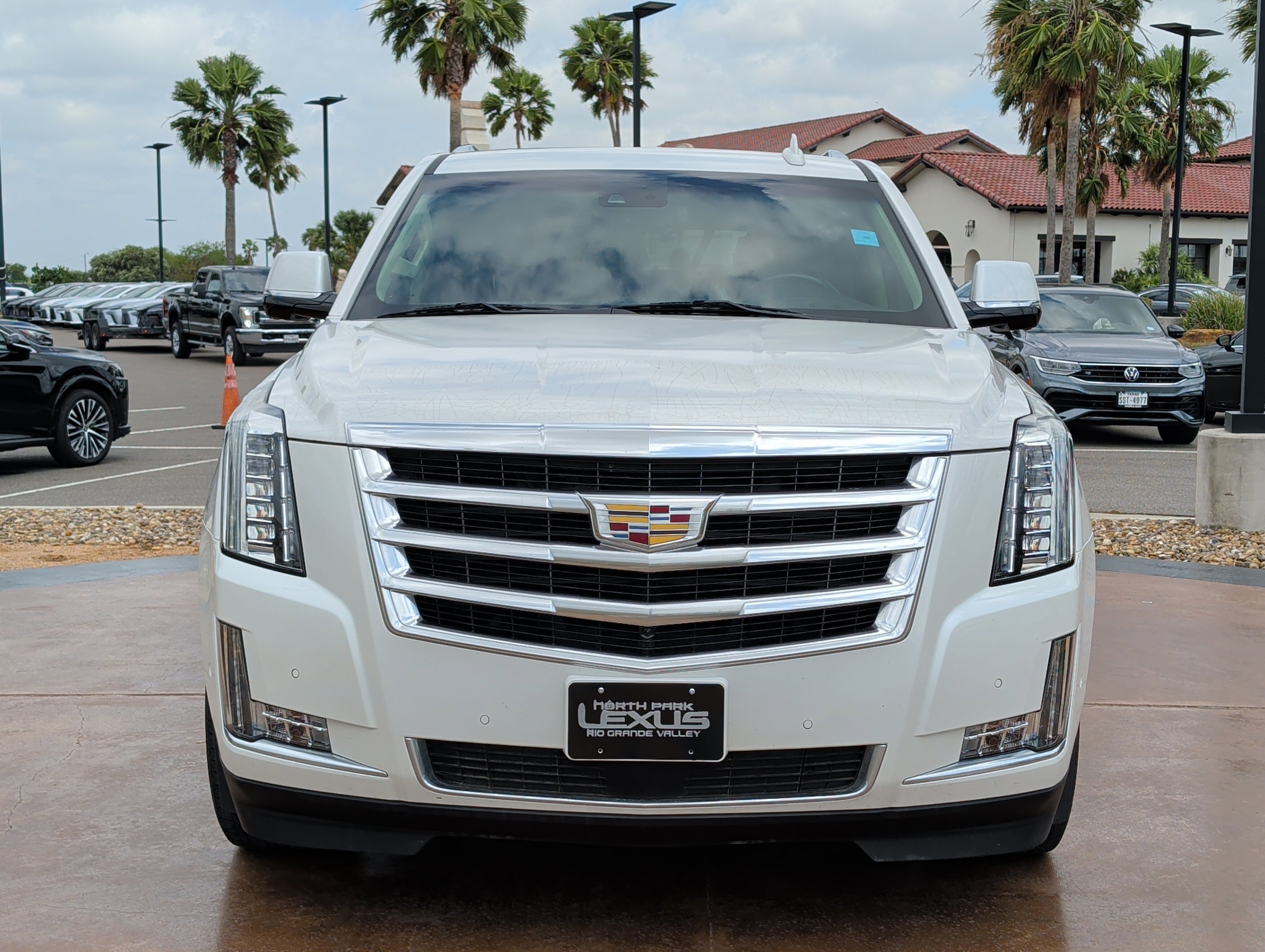 Used 2017 Cadillac Escalade Premium Luxury image 6