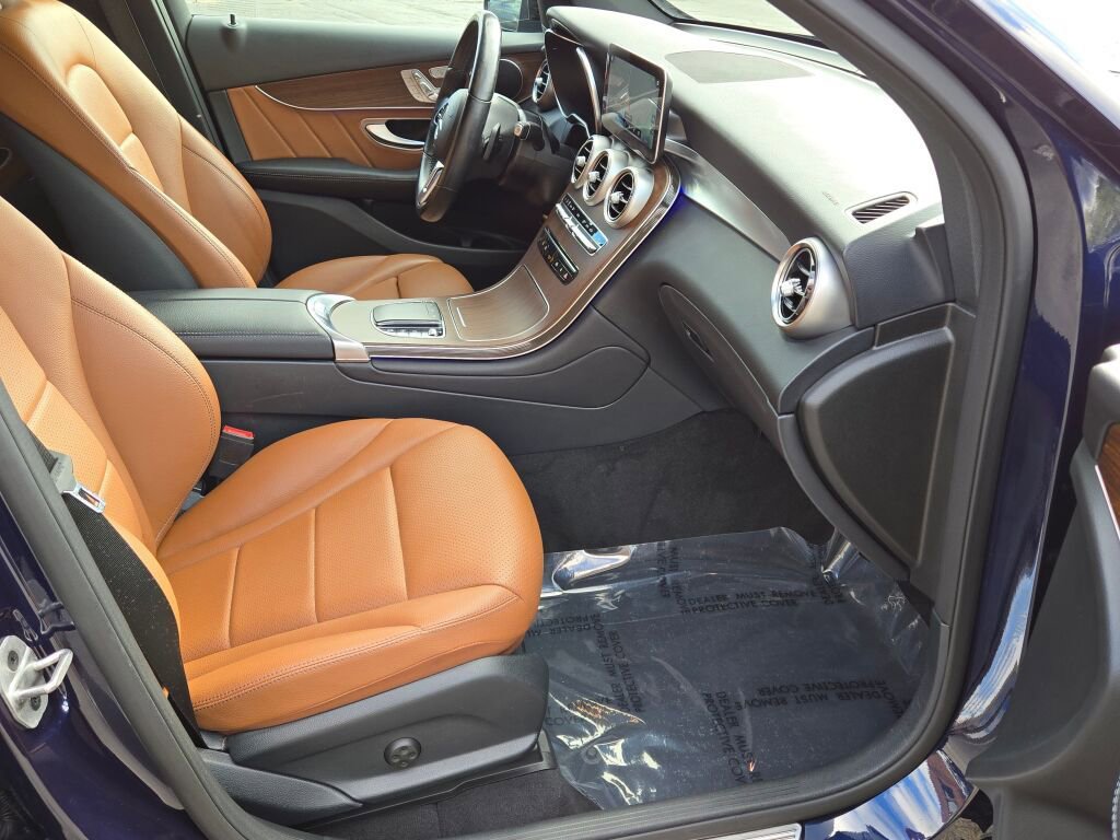 Used 2021 Mercedes-Benz GLC 300 4MATIC image 6