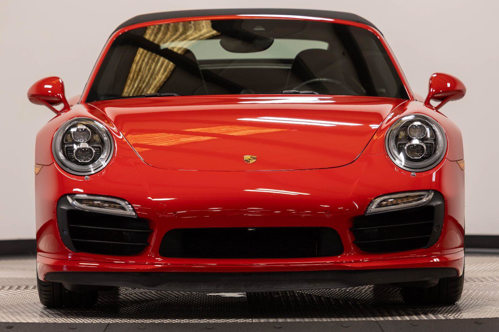 Used 2015 Porsche 911 Turbo S AWD/4WD image 31