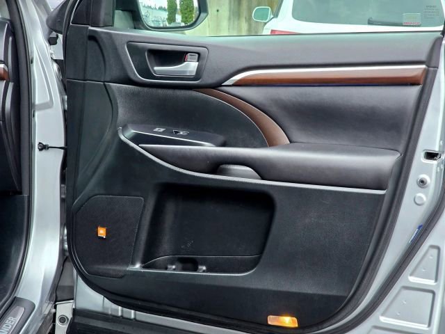 Used 2016 Toyota Highlander Limited Platinum image 27
