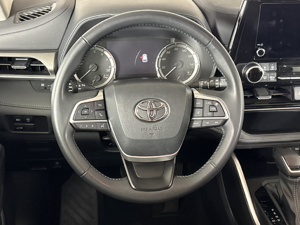 Used 2023 Toyota Highlander LE FWD image 21