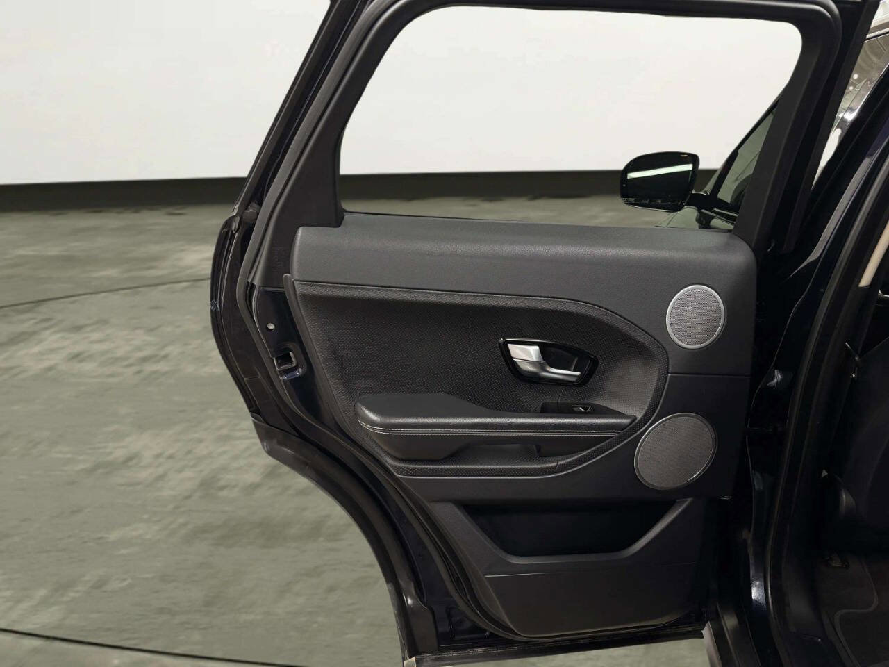 Used 2012 Land Rover Range Rover Evoque Dynamic image 17