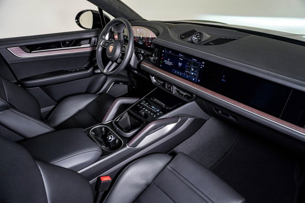 New 2026 Porsche Cayenne GTS AWD/4WD image 14