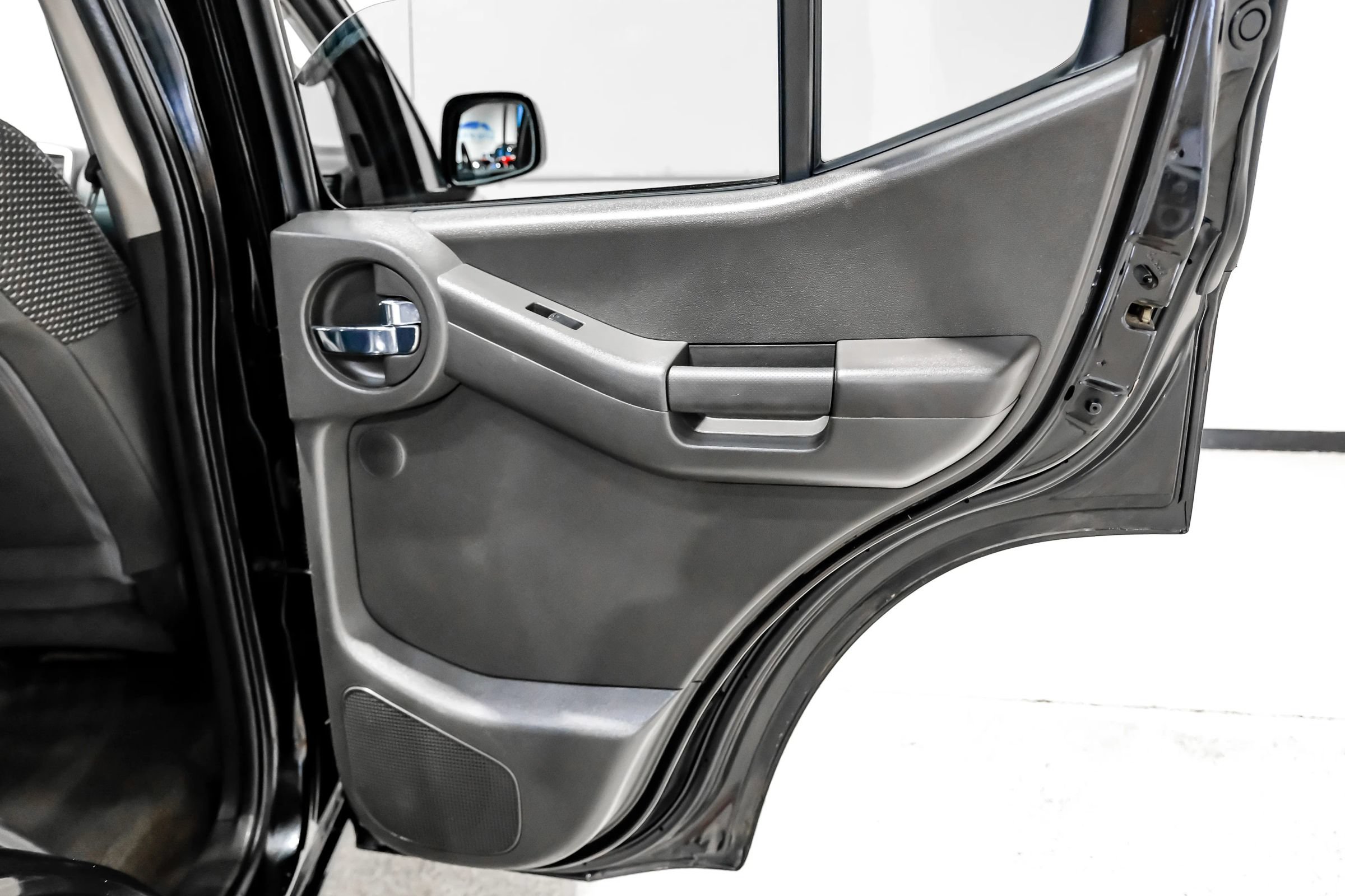 Used 2015 Nissan Xterra PRO-4X AWD/4WD image 42