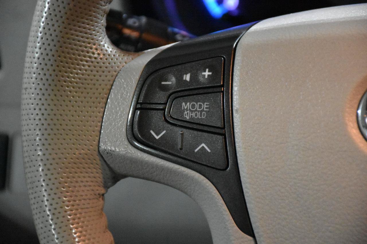 Used 2012 Toyota Sienna XLE FWD image 39
