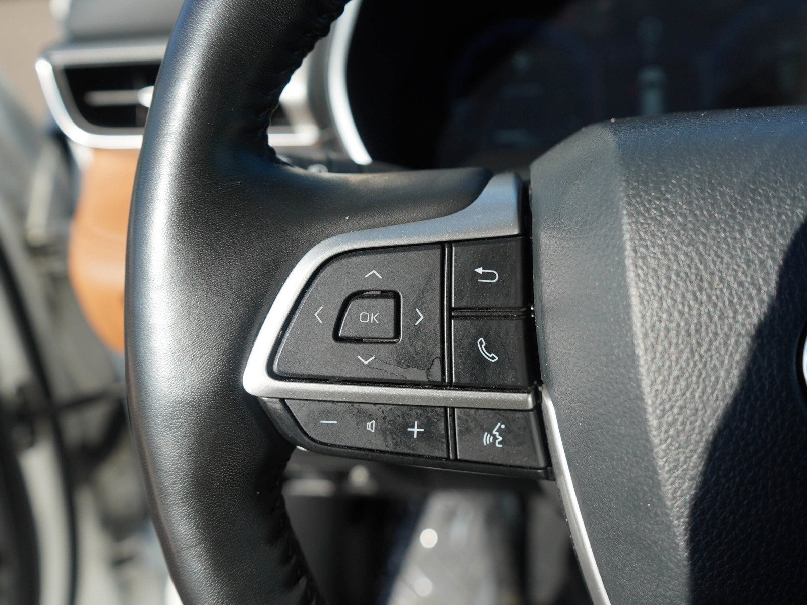 Used 2023 Toyota Highlander Platinum AWD/4WD image 30