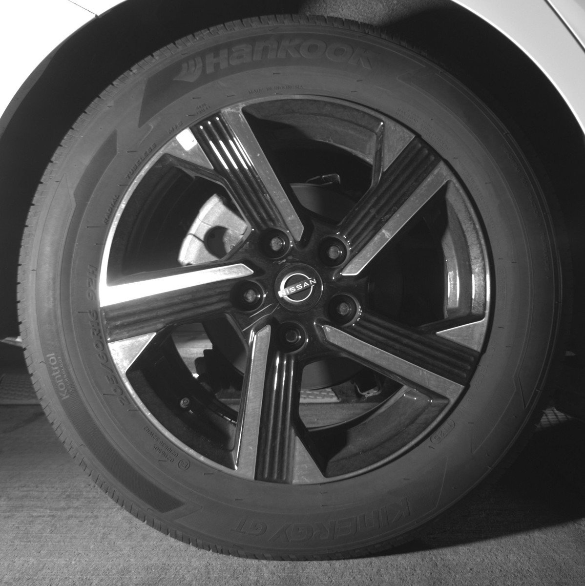 Used 2025 Nissan Sentra SV FWD image 15