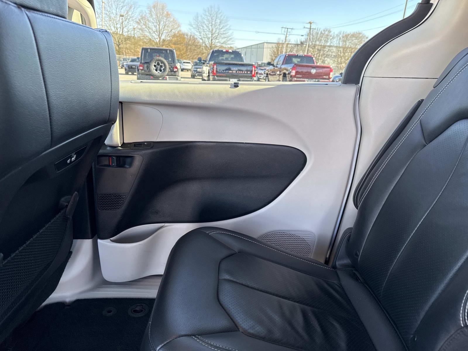 Certified 2022 Chrysler Pacifica Touring-L image 16