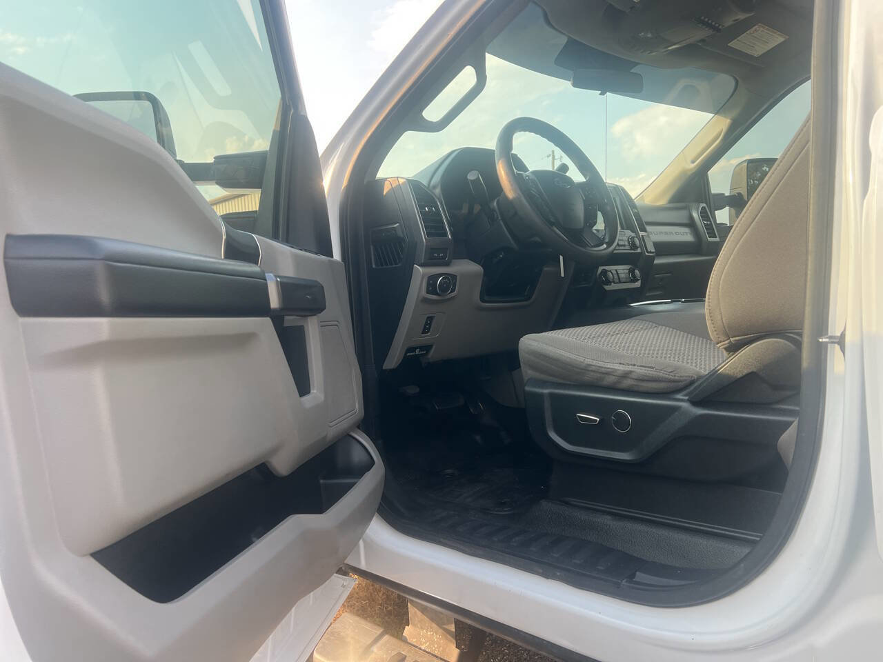 Used 2019 Ford F350 XLT w/ XLT Value Package image 8