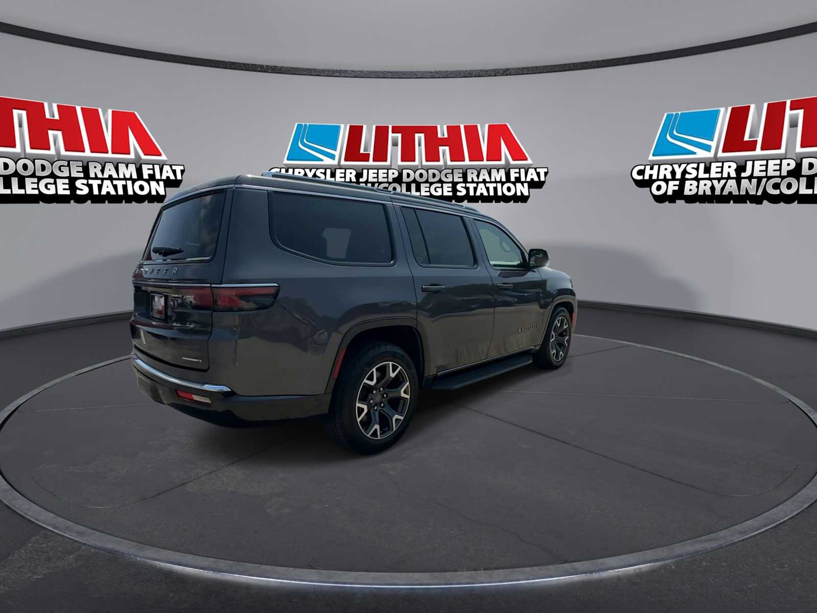 Used 2024 Jeep Wagoneer Series III AWD/4WD image 8