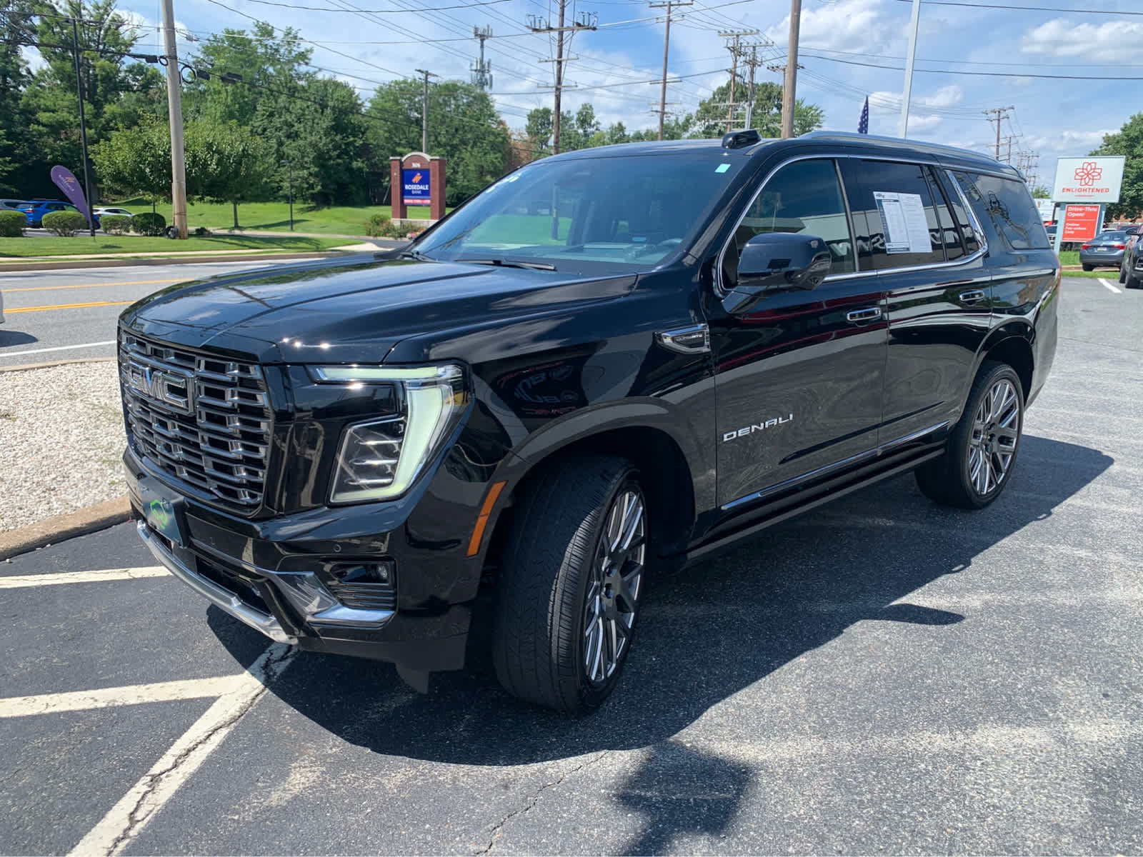 Used 2025 GMC Yukon Denali Ultimate AWD/4WD image 3