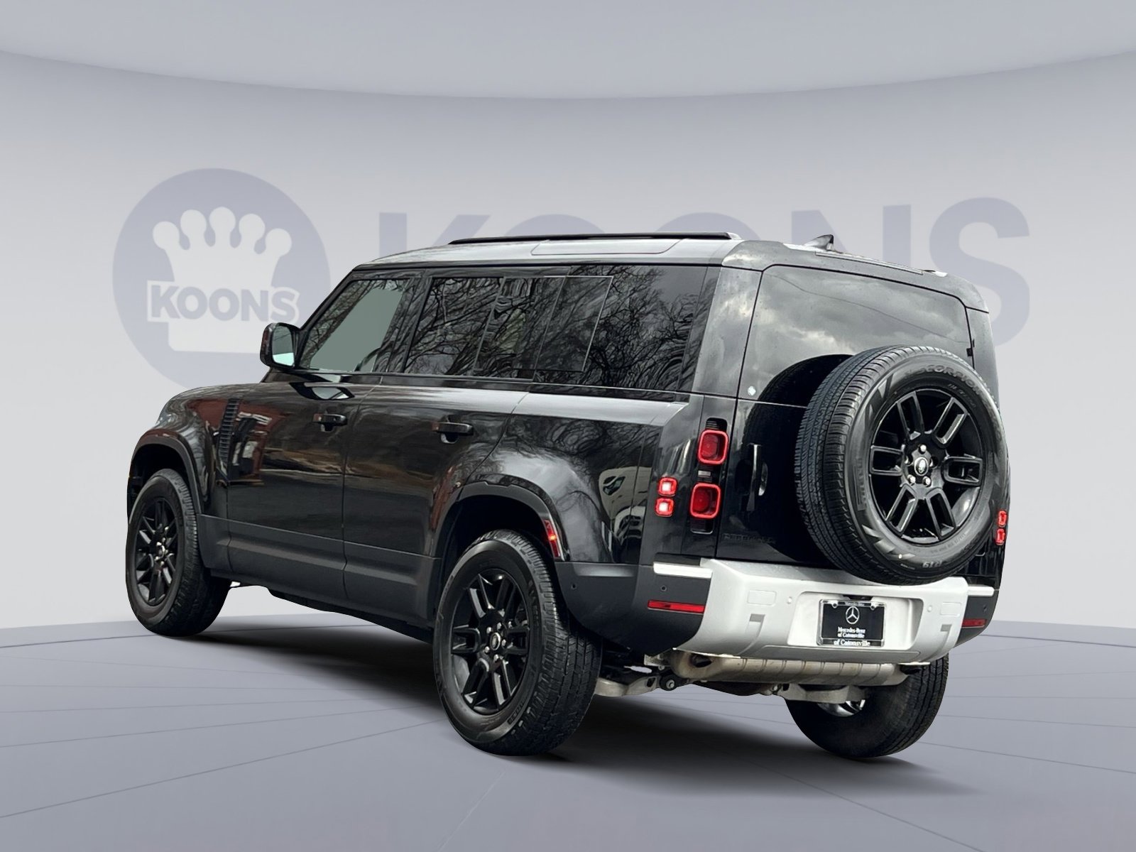 Used 2025 Land Rover Defender 110 S image 4