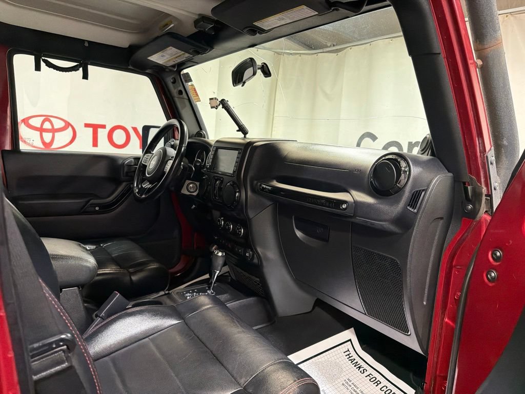Used 2012 Jeep Wrangler Unlimited Sahara AWD/4WD image 11