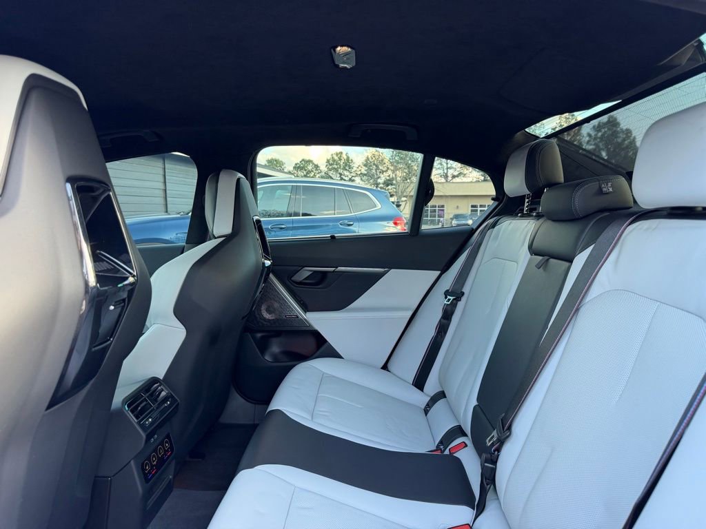 Used 2025 BMW M5 w/ Carbon Package image 24