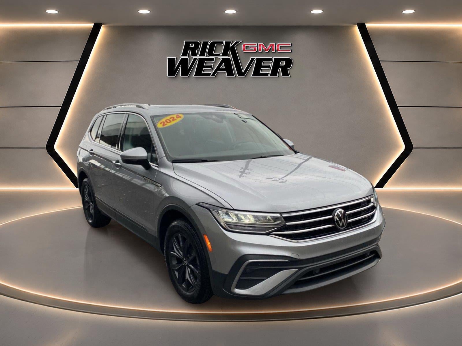 Used 2024 Volkswagen Tiguan SE AWD/4WD image 9