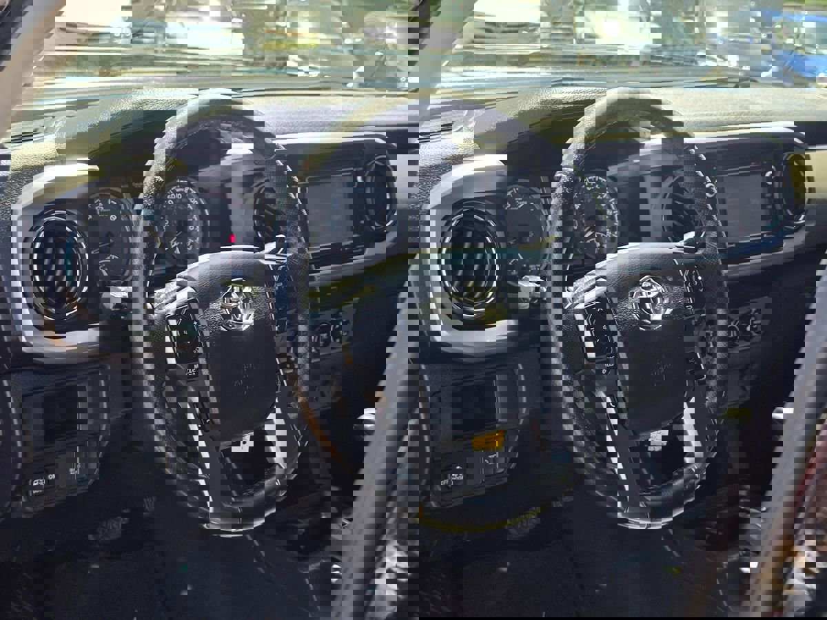 Used 2018 Toyota Tacoma SR5 image 16