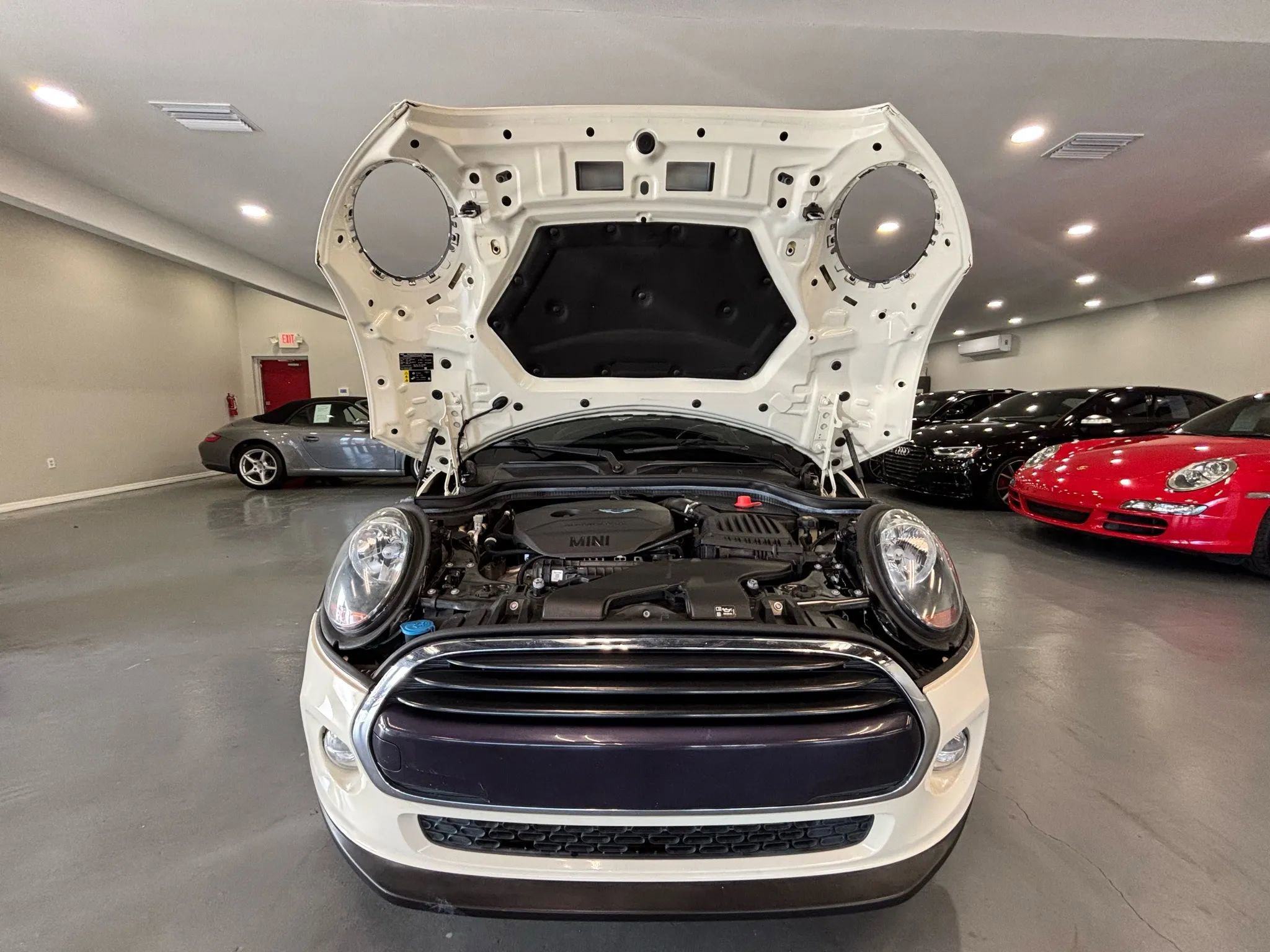Used 2019 MINI Cooper 2-Door Hardtop w/ Signature Upholstery Package image 32