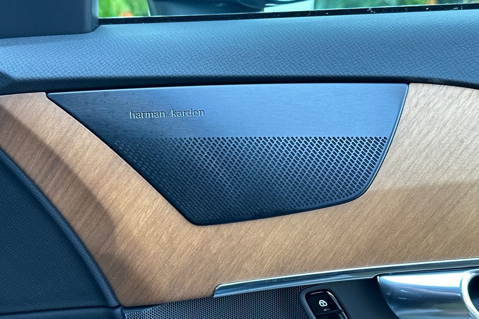 Used 2025 Volvo XC90 B6 Plus w/ Protection Package Premier image 21