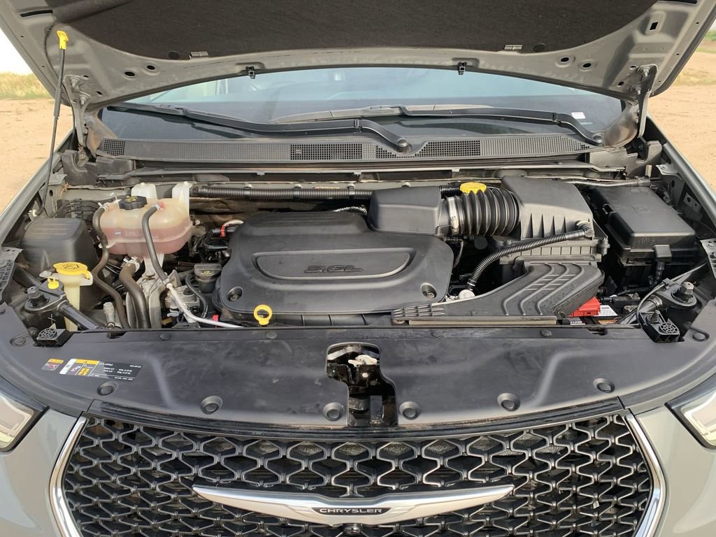 Used 2022 Chrysler Pacifica Touring-L image 28