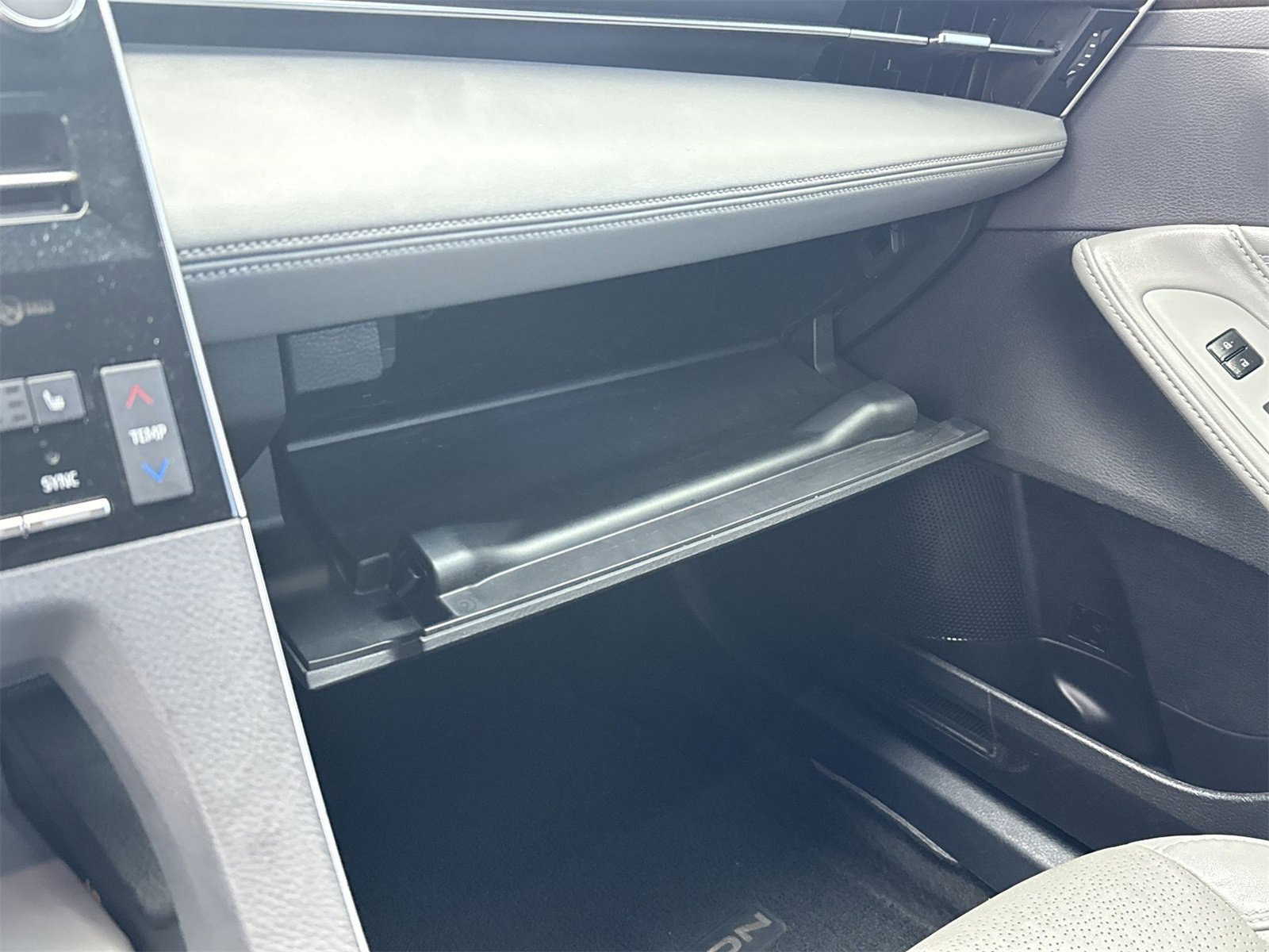 Used 2020 Toyota Avalon Limited image 32