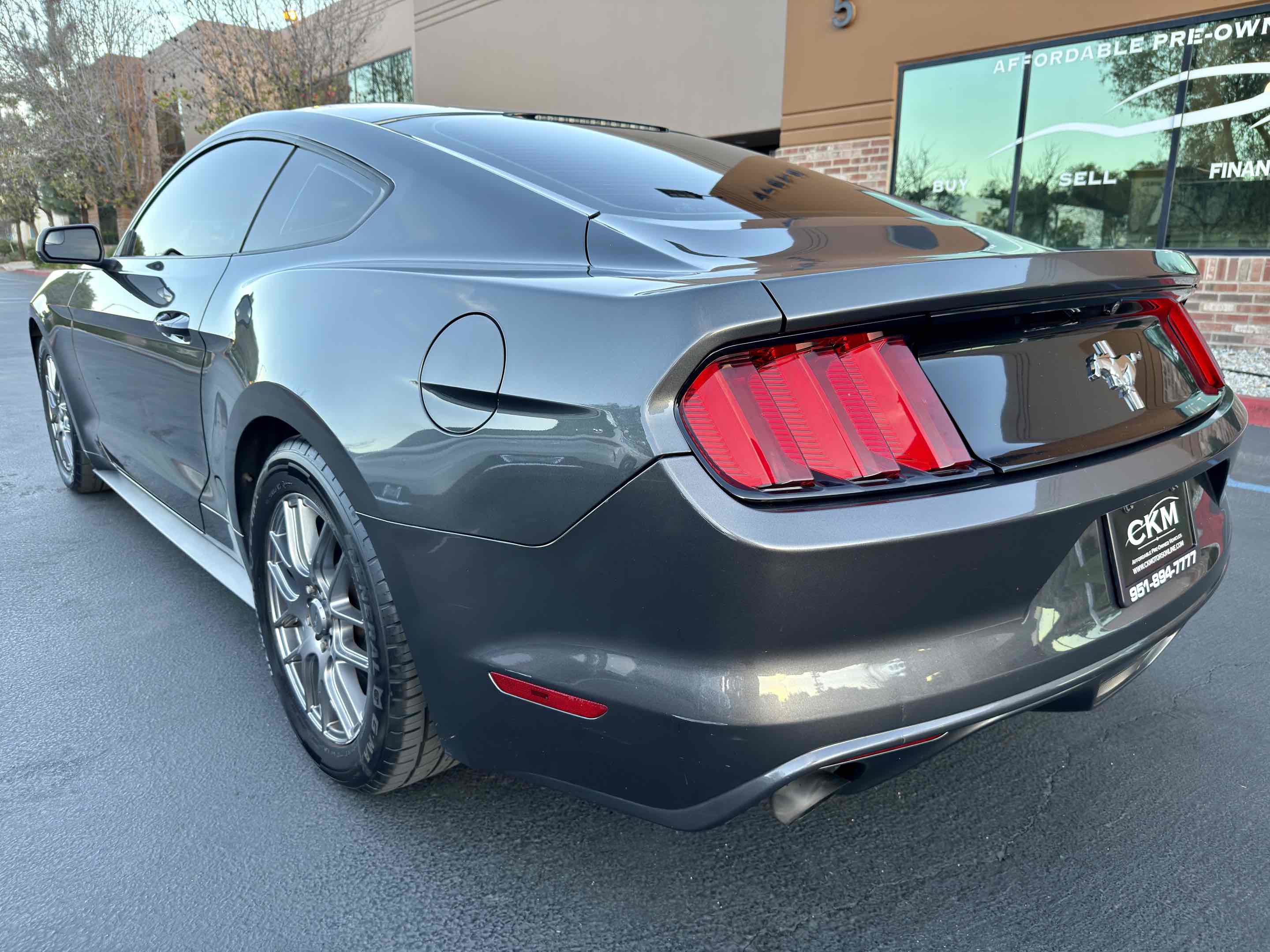 Used 2017 Ford Mustang Coupe RWD image 14
