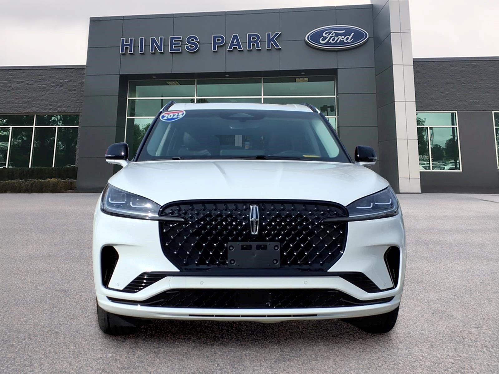 Used 2025 Lincoln Aviator Reserve w/ Equipment Group 201A AWD/4WD image 2