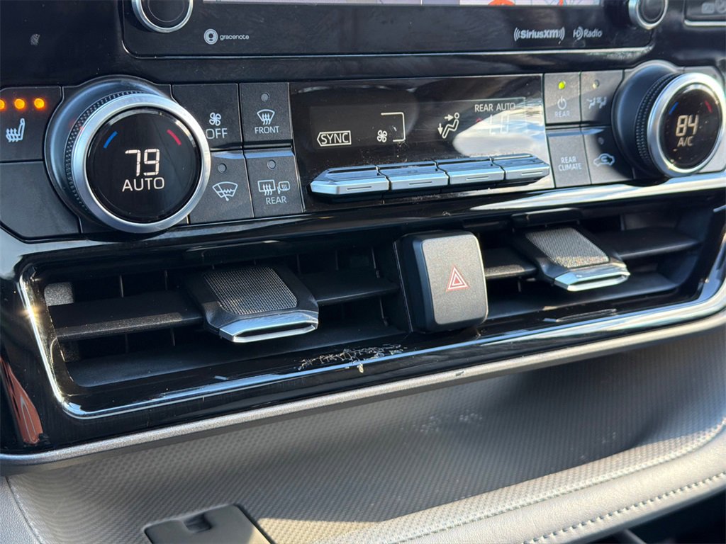 Used 2020 Toyota Highlander XLE image 29