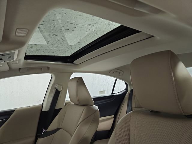 Used 2020 Lexus ES 300h w/ Accessory Package image 33