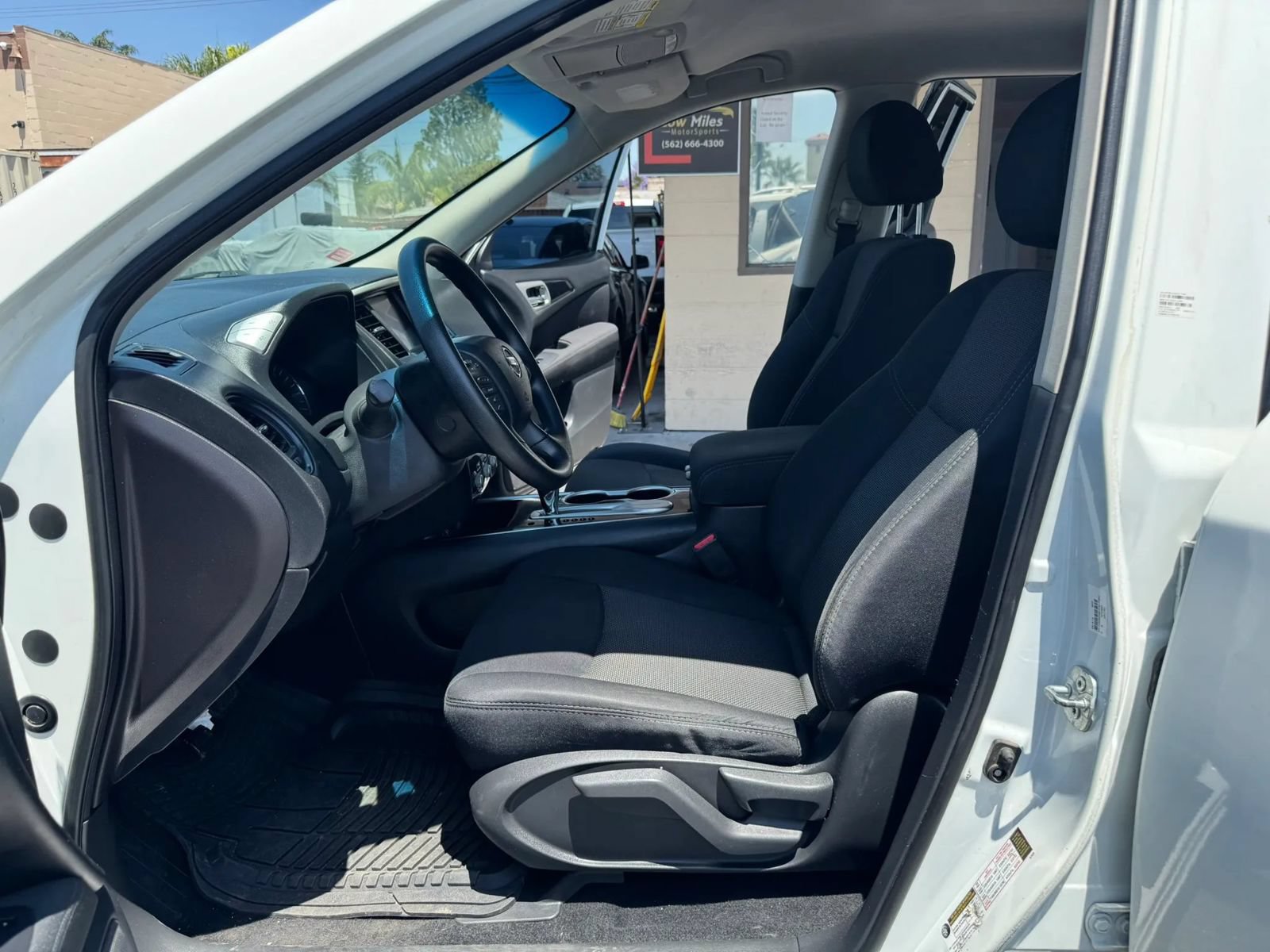 Used 2017 Nissan Pathfinder S FWD image 9