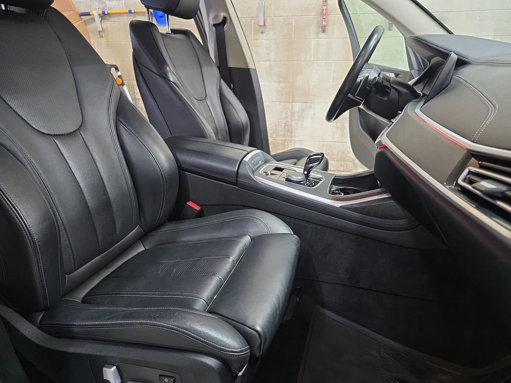 Used 2022 BMW X7 xDrive40i w/ Premium Package image 13