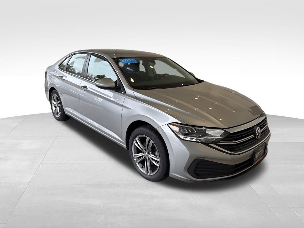 Used 2023 Volkswagen Jetta SE image 8