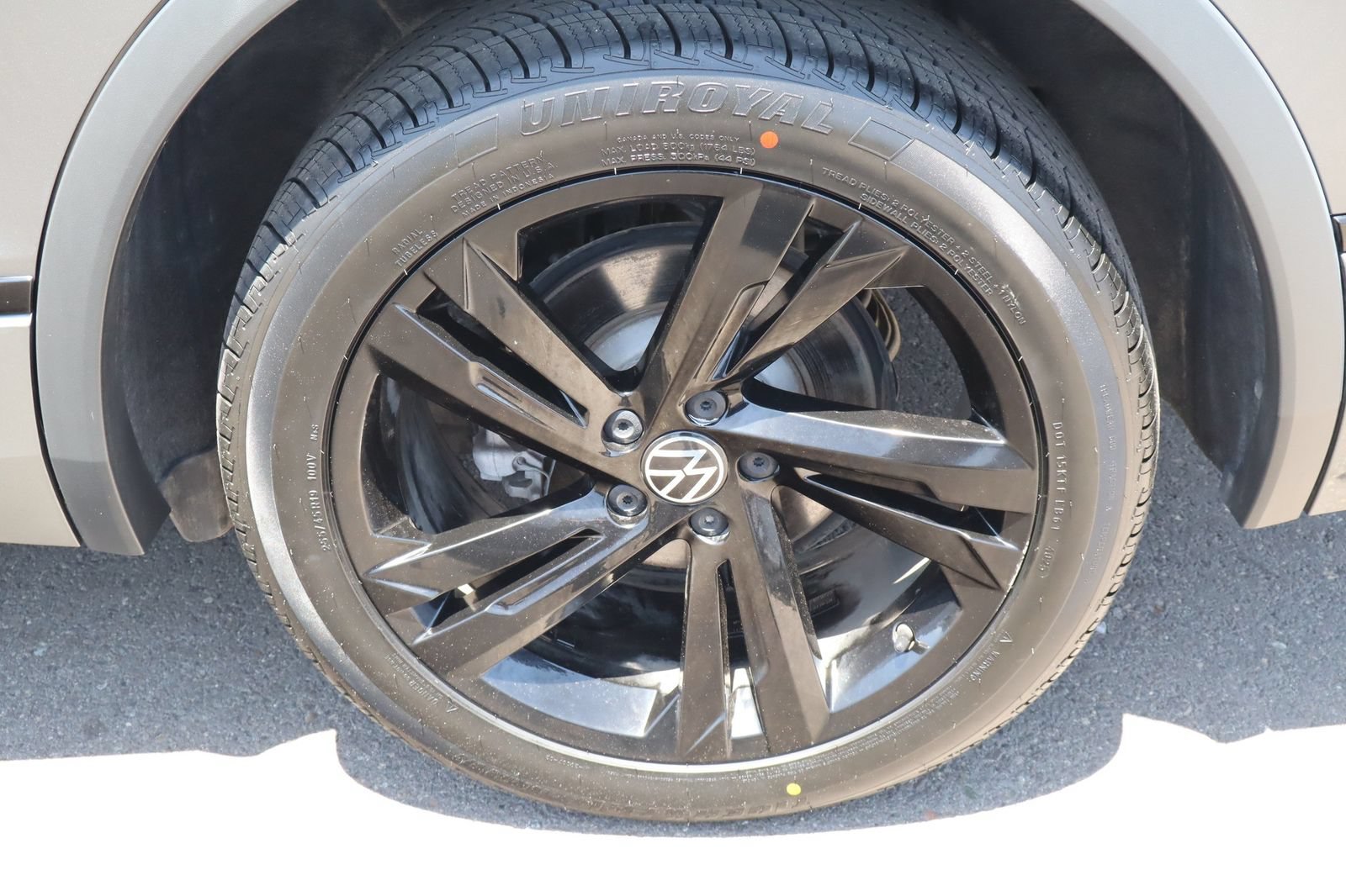 Used 2023 Volkswagen Tiguan SE R-Line FWD image 13