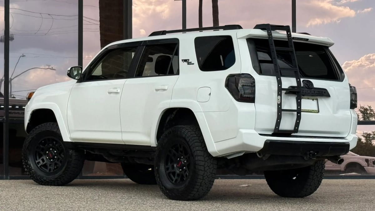 Used 2018 Toyota 4Runner TRD Off-Road Premium AWD/4WD image 7