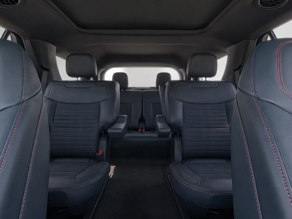 New 2026 Ford Explorer ST-Line w/ ST-Line Street Pack AWD/4WD image 16