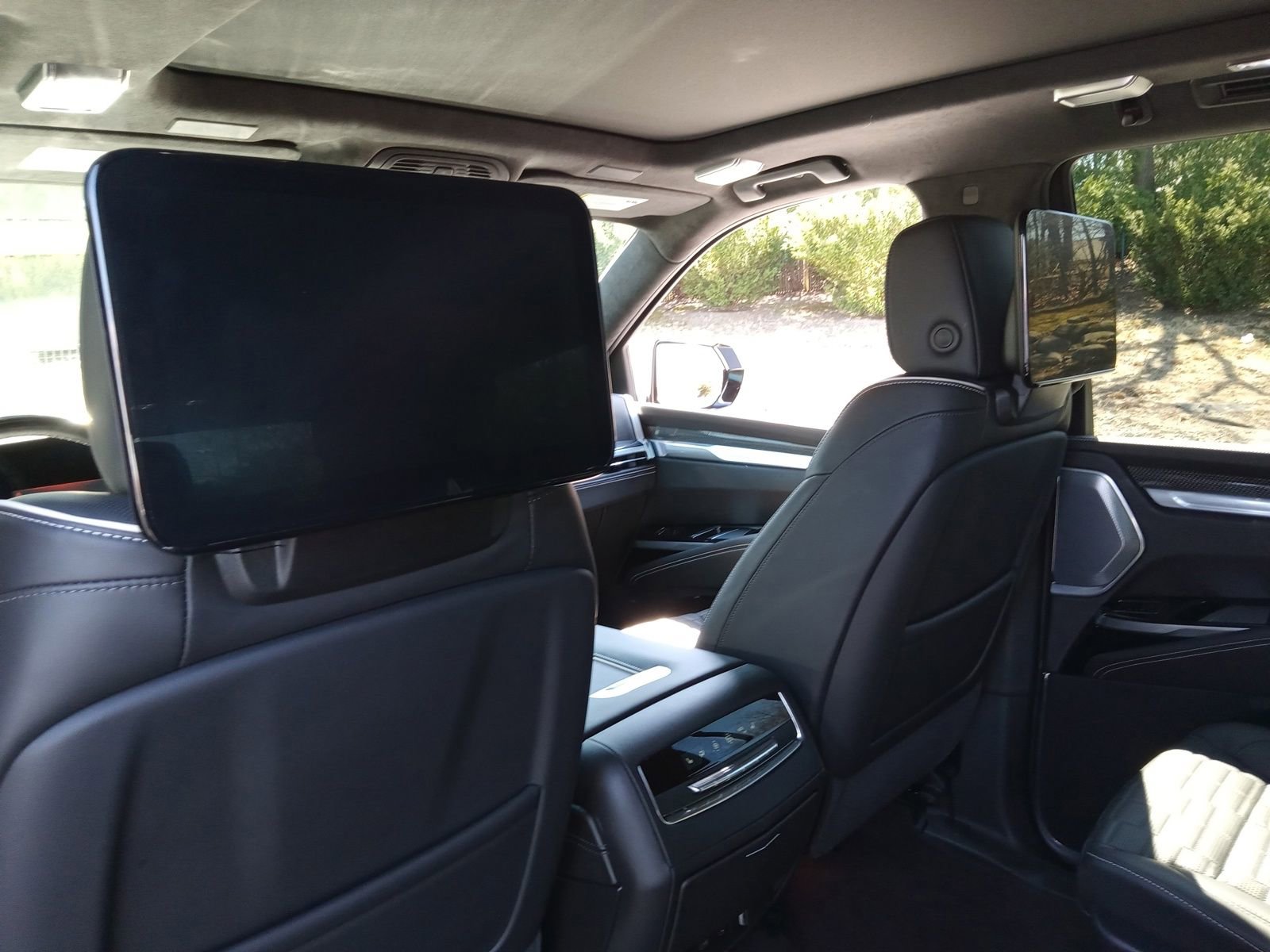 Used 2025 Cadillac Escalade V w/ LPO, ONYX Package image 26