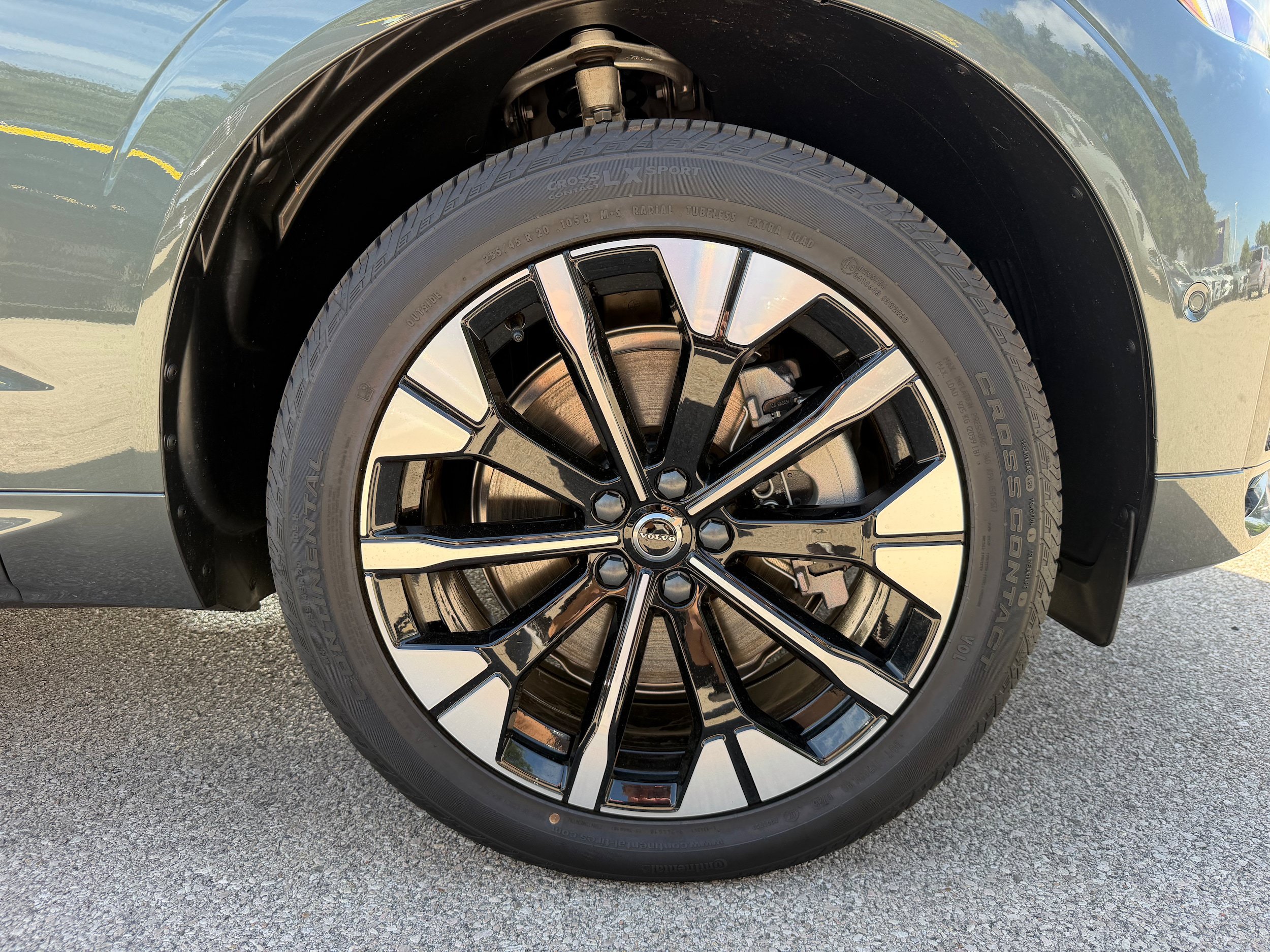 New 2026 Volvo XC60 T8 Plus w/ Climate Package AWD/4WD image 7