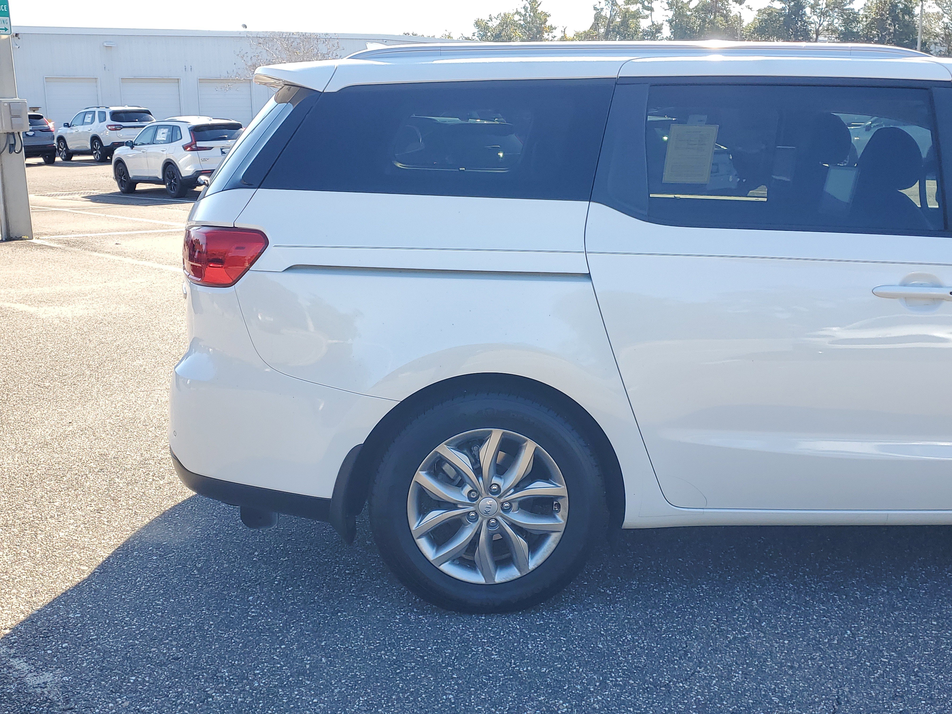 Used 2019 Kia Sedona EX w/ Paint Protection Package image 6