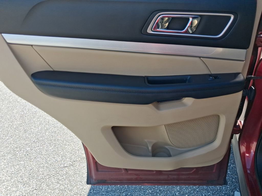 Used 2016 Ford Explorer XLT w/ Equipment Group 202A FWD image 23