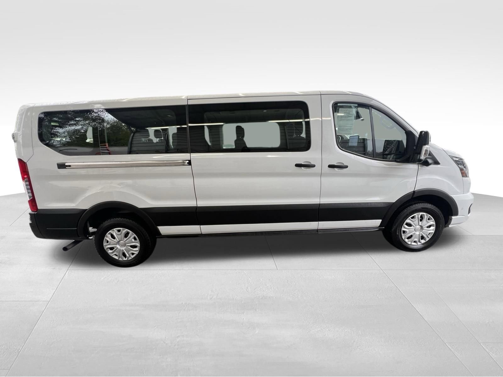 Used 2023 Ford Transit 350 XLT RWD image 4