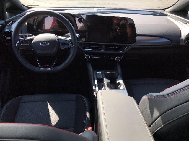 Used 2025 Chevrolet Equinox EV RS FWD image 5
