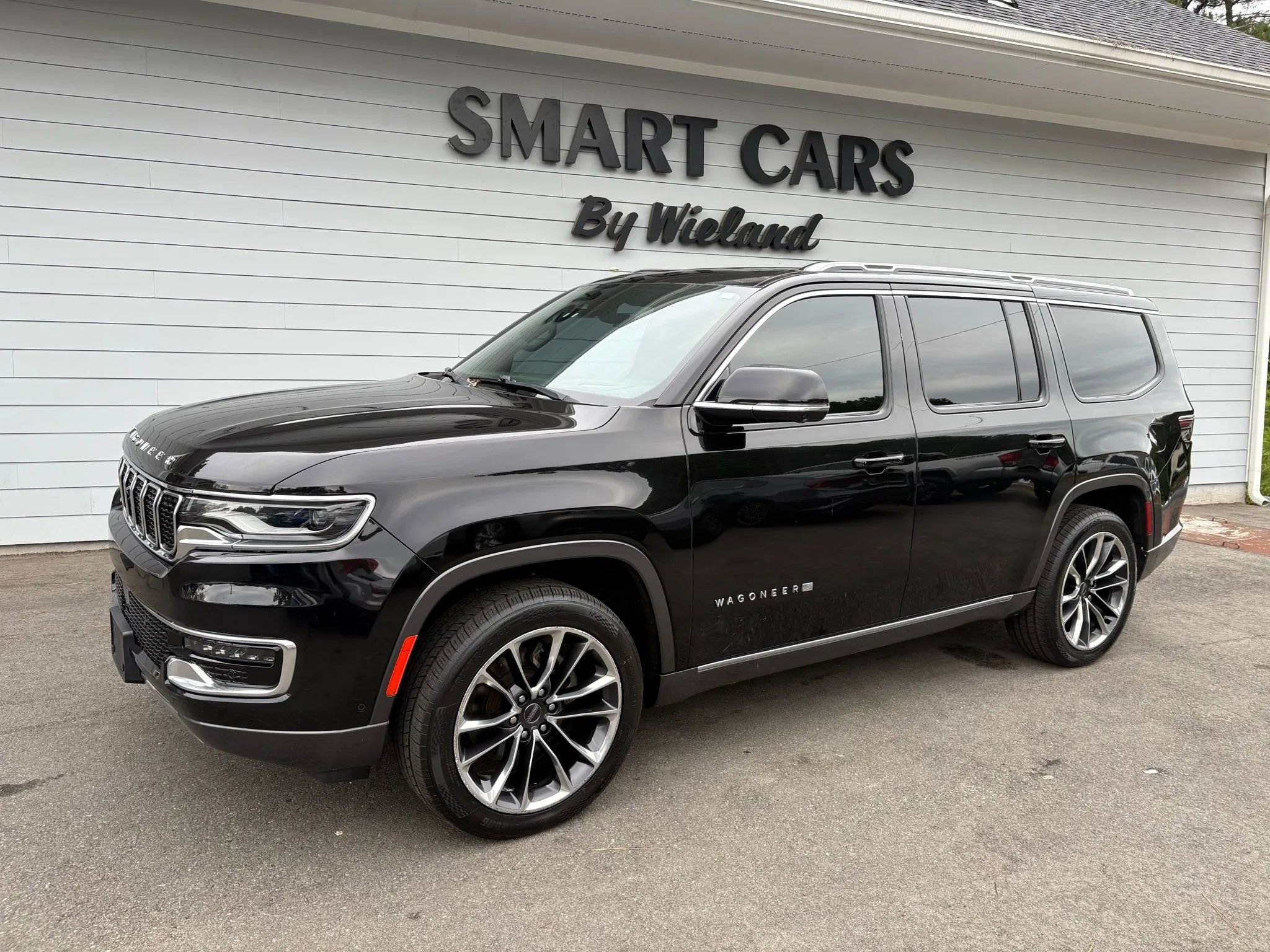 Used 2022 Jeep Wagoneer Series III w/ Premium Group I image 2