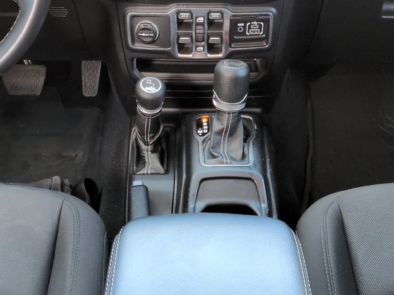 Used 2019 Jeep Wrangler Unlimited Sahara w/ LED Lighting Group AWD/4WD image 18