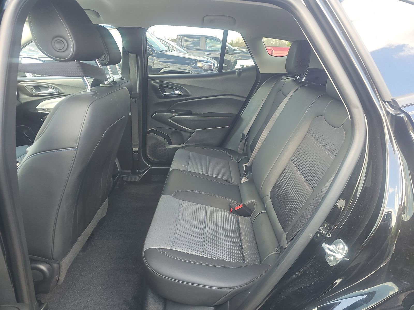 Used 2025 Chevrolet Trax LT w/ LT Convenience Package image 13