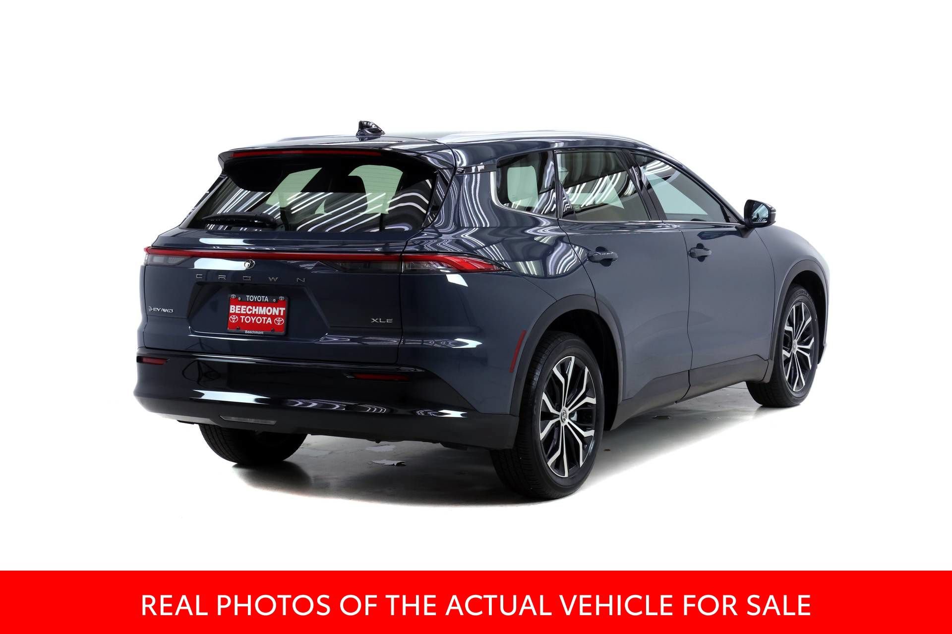 Certified 2025 Toyota Crown Signia AWD/4WD image 2