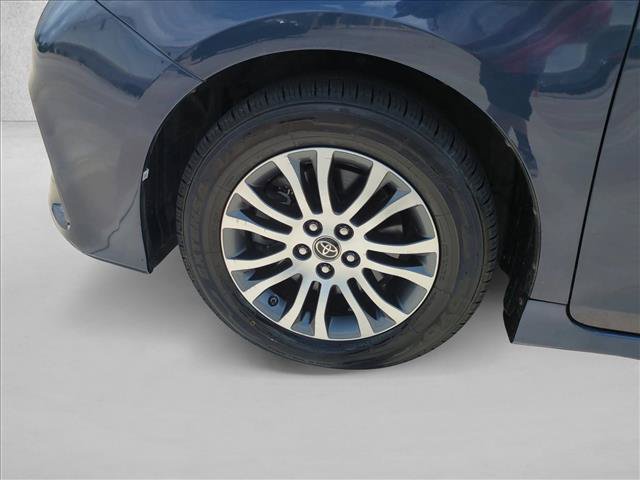 Used 2020 Toyota Sienna XLE w/ Entertainment Package FWD image 26