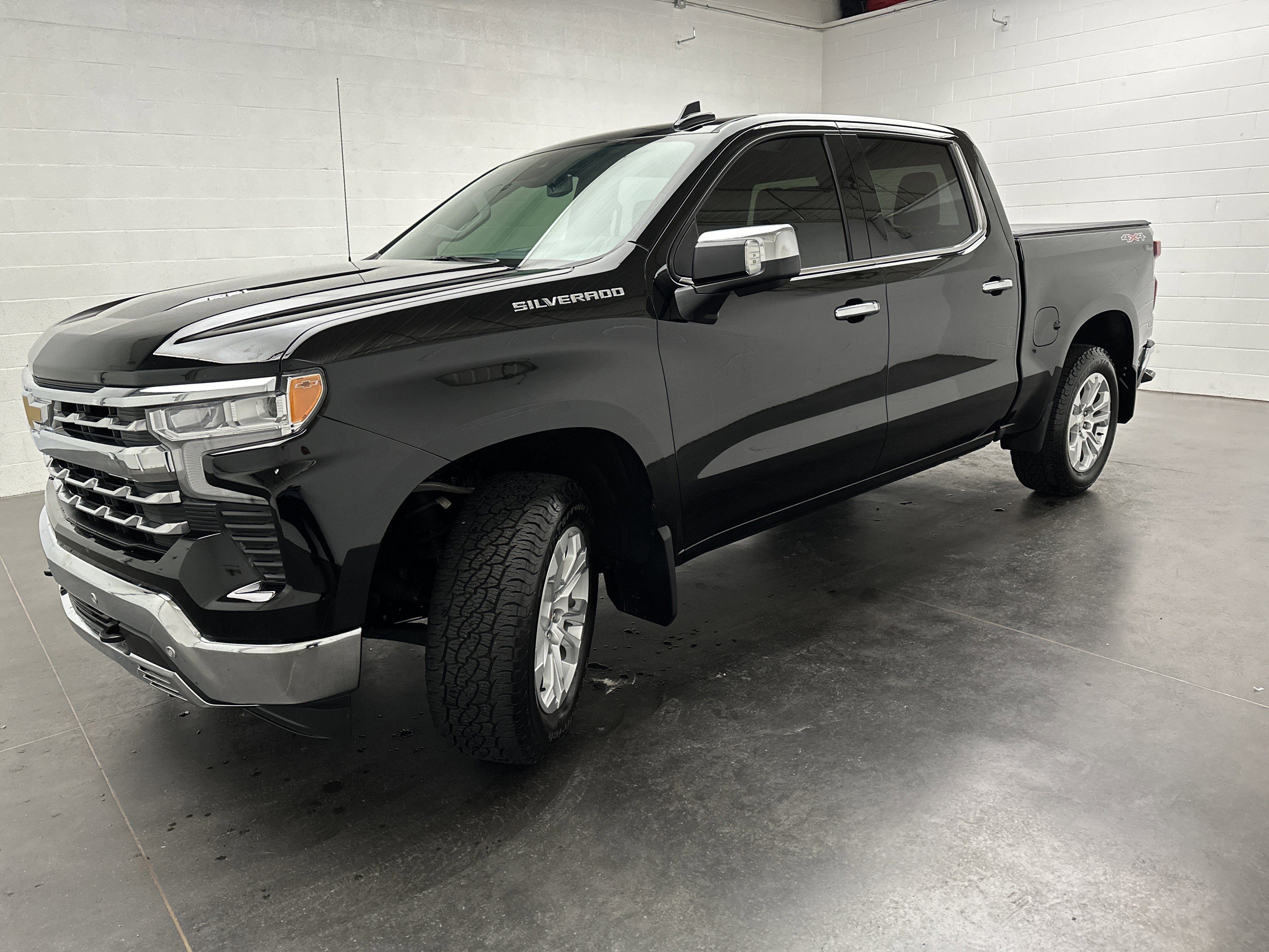 Used 2023 Chevrolet Silverado 1500 LTZ AWD/4WD image 5